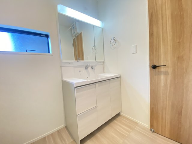 『八王子市新築戸建て』八王子市暁町3-2-5【仲介手数料無料】　　３期　の独立洗面台|～仲介手数料無料☆八王子ひなた不動産～八王子市暁町　新築戸建て