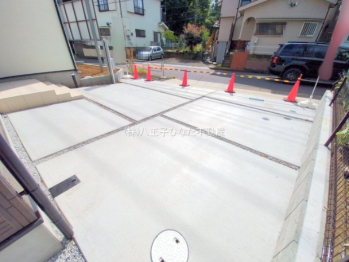 祝：成約済み　八王子市　暁町　新築戸建て　３期の駐車場|～仲介手数料無料☆八王子ひなた不動産～八王子市暁町　新築戸建て