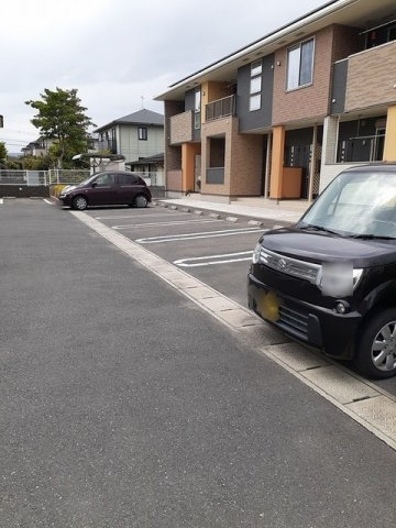 カトレア　スウィートの駐車場