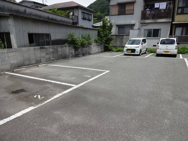 ディアス大塩の駐車場
