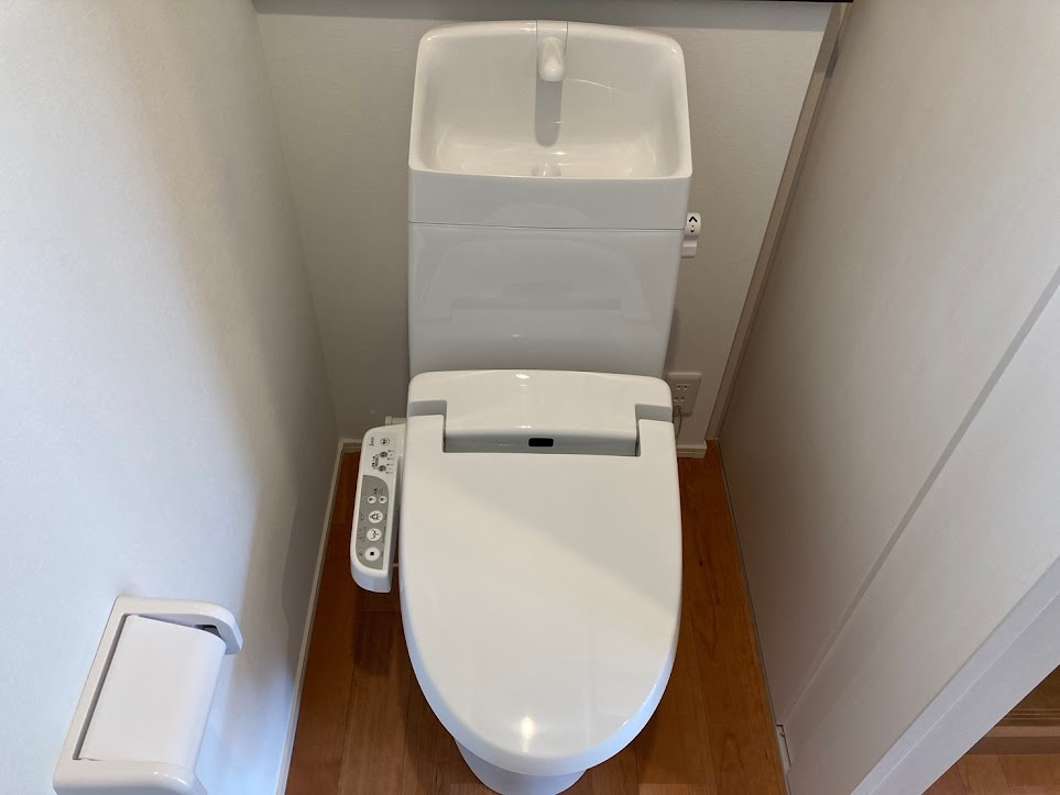 東根市中央東建売住宅【A棟】のトイレ|節水タイプのトイレは水道代の節約に繋がります。