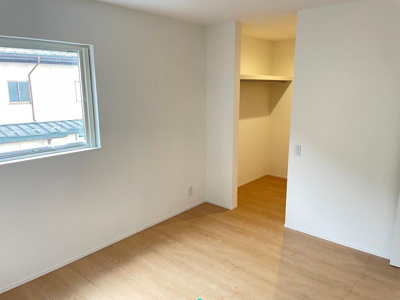 【寝室】 | 東根市中央東建売住宅【A棟】 | 大きいベットを置いてもスペースの取れる寝室です。