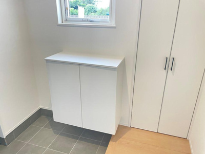 【内観：施工例】 | 東根市中央東建売住宅【A棟】 | 大きいシューズボックスはどんどん増える靴を散らかさずに収納できます。