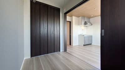 【寝室】 | 朝の春風とふんわりしっぽ