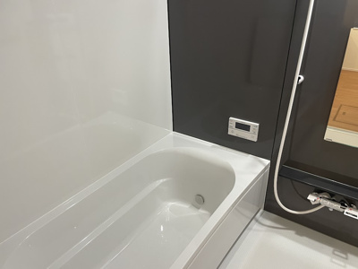 【浴室】 | 東根市中央東建売住宅【B棟】 | 広々浴室は、ゆったりとくつろいで疲れを癒す空間です。