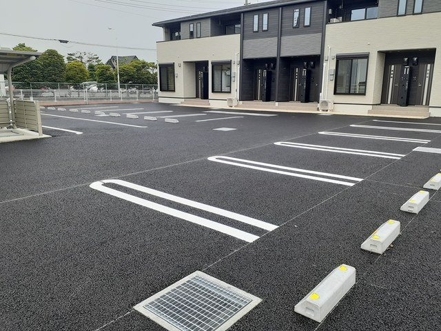 マードレ七番館の駐車場