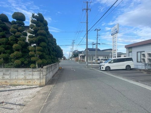 山形市あかねヶ丘3号棟【新築建売】の前面道路含む現地写真|前面道路