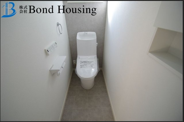 LDKは広々約19.5帖・お車2台駐車可　塩屋町4丁目　全2棟　2号棟のトイレ