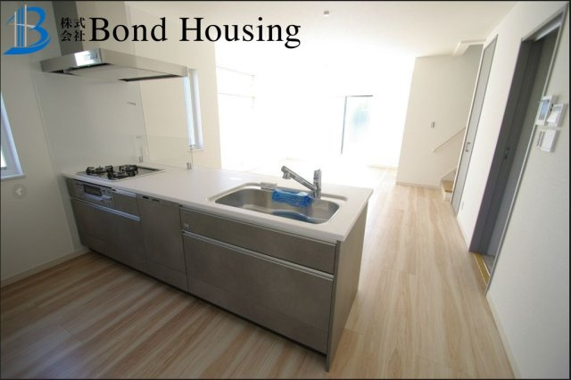 LDKは広々約19.5帖・お車2台駐車可　塩屋町4丁目　全2棟　2号棟のキッチン