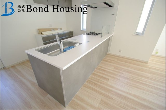 LDKは広々約19.5帖・お車2台駐車可　塩屋町4丁目　全2棟　2号棟のキッチン