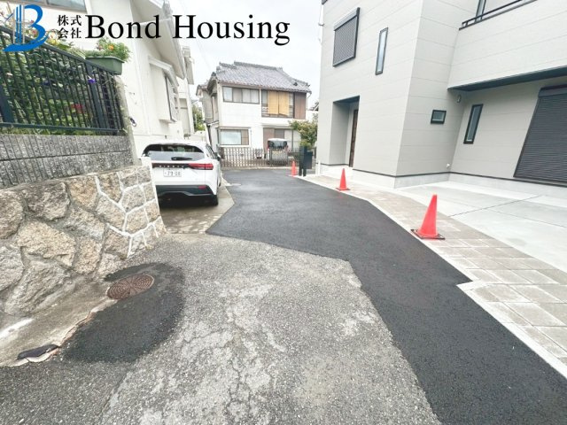 JR塩屋駅徒歩6分・オール電化住宅　塩屋町4丁目　全2棟　1号棟の駐車場