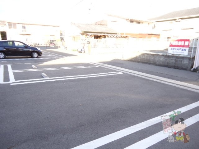 ラフィネ・ブランの駐車場