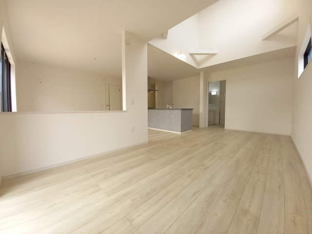 水戸市本町　1期の居間・リビング|キッチンの写真です。家族との会話を楽しみながらお料理が楽しめる対面式キッチン～！！ご家族との絆も深まりますね～♪