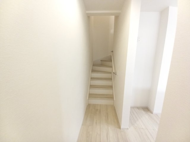 水戸市本町　1期の内装|リビング階段で家族のコミュニケーションが生まれます