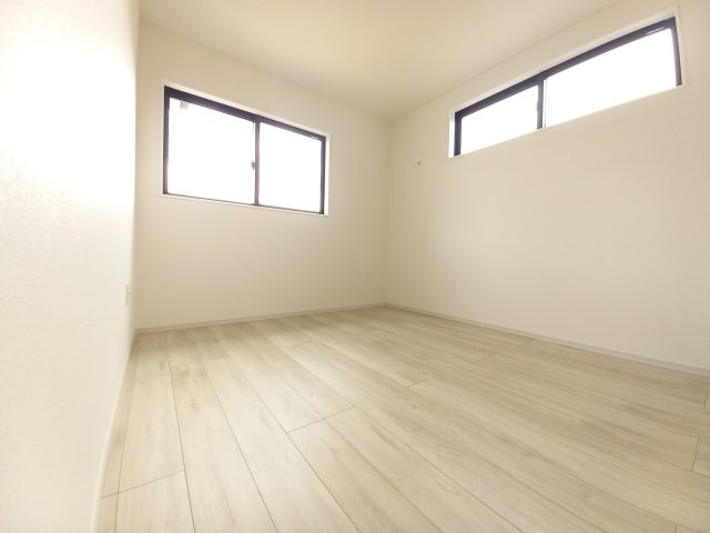 水戸市本町　1期の洋室|フローリングの部屋は家具やインテリアともマッチしてお洒落感が出やすく身の周りの整理がしやすく魅力的です～♪