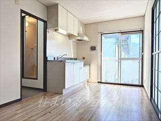 タカセコーポ　Ｄ棟の居間・リビング