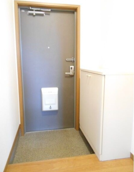 ロックウェルB棟の玄関
