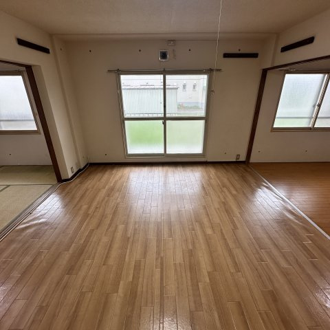 港北ハイツ２の居間・リビング