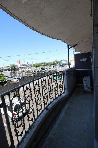 メゾンド都原のバルコニー|お洗濯にも便利なバルコニー付き