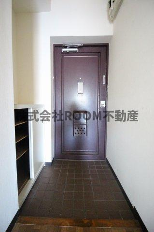 メゾンド都原の玄関|収納もある玄関です