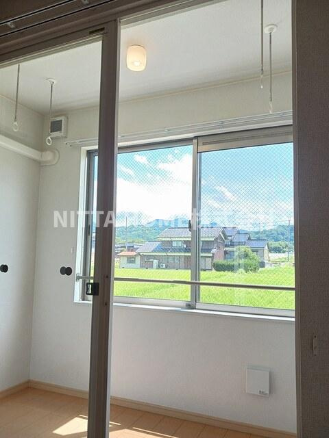 豊岡市日高町土居のアパートのバルコニー|人気のサンルームもあります◆