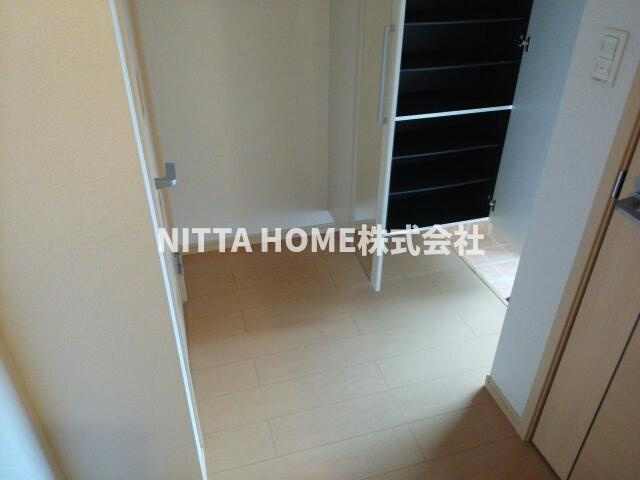 メゾンフランＢの玄関|シューズボックス付★