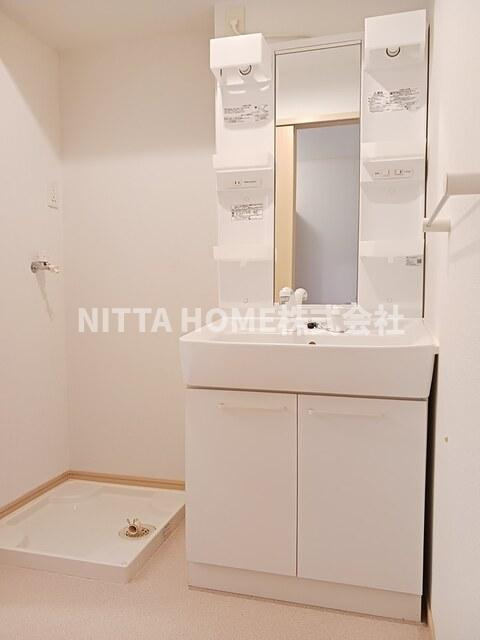 メゾンフランＢの洗面所|シャワー付きの洗面化粧台もありますよ◆