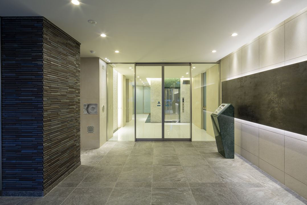 サヴォイ ラ・サブリエール　2階のエントランス