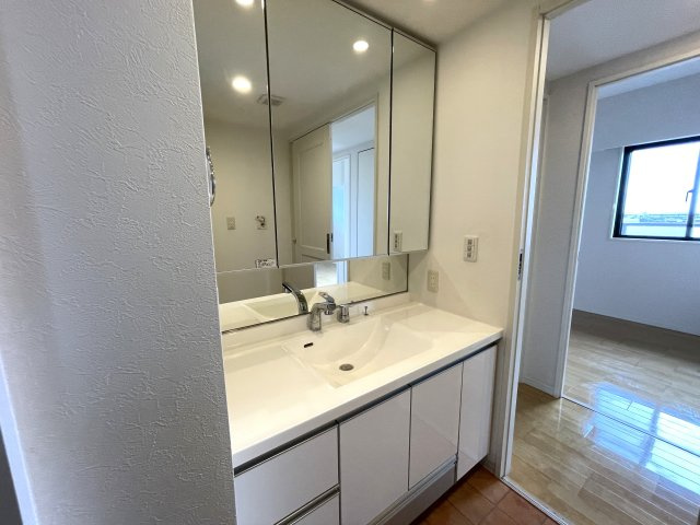 エクシオ中浦和レジデンスの洗面所|独立洗面台