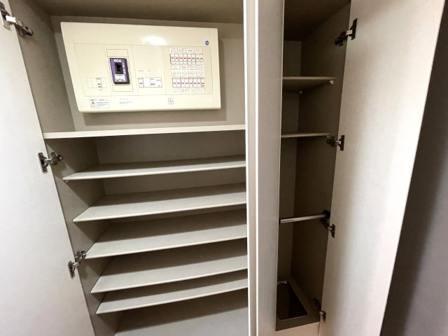 エクシオ中浦和レジデンスの収納|シューズボックス、傘入れ