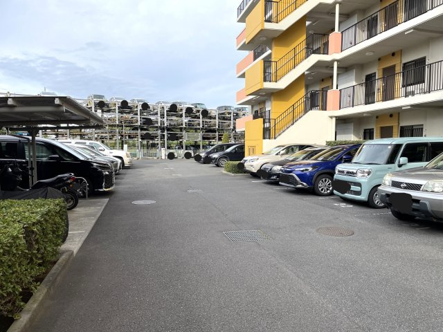 エクシオ中浦和レジデンスの駐車場