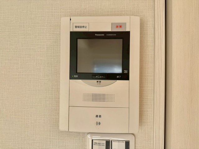 春日ビューハイツの防犯設備|来客時に便利な、モニター付きインターホン。

ご内見希望・資料請求などお気軽にお問い合わせ下さい！
03-5990-5201