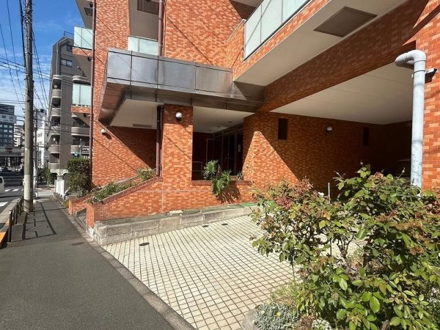 春日ビューハイツのエントランス|現地写真

ご内見希望・資料請求などお気軽にお問い合わせ下さい！
03-5990-5201