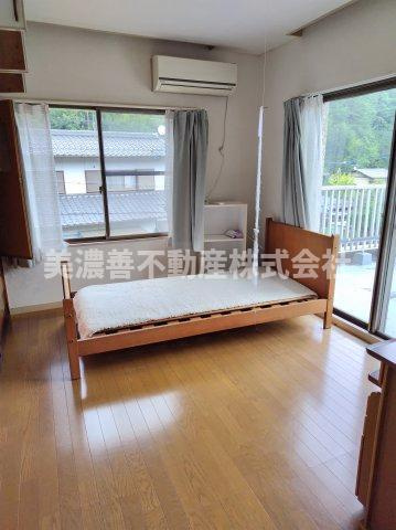 ６５８７０　岐阜市大蔵台中古戸建ての洋室