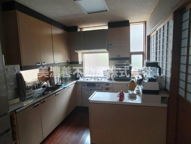 ６５８７０　岐阜市大蔵台中古戸建てのキッチン