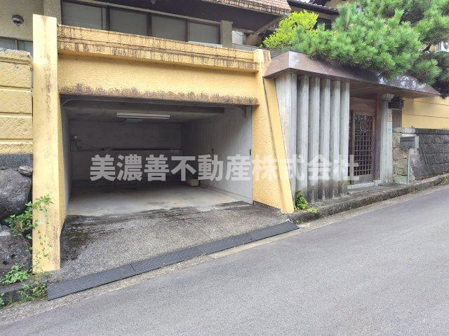 ６５８７０　岐阜市大蔵台中古戸建ての駐車場