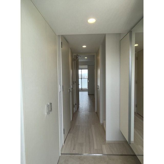 コンフォリア・リヴ南森町Qの玄関