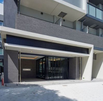 コンフォリア・リヴ南森町Qのエントランス