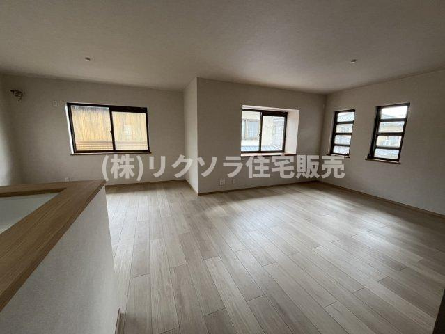 成田町　中古一戸建てのキッチン|2階LDK　27.3帖
■物件内覧・資金計画相談・住宅ローン相談、リフォーム相談、お問合せ受付中■
※当日・翌日のご内覧、ご相談はお電話でのお問合せがスムーズです！