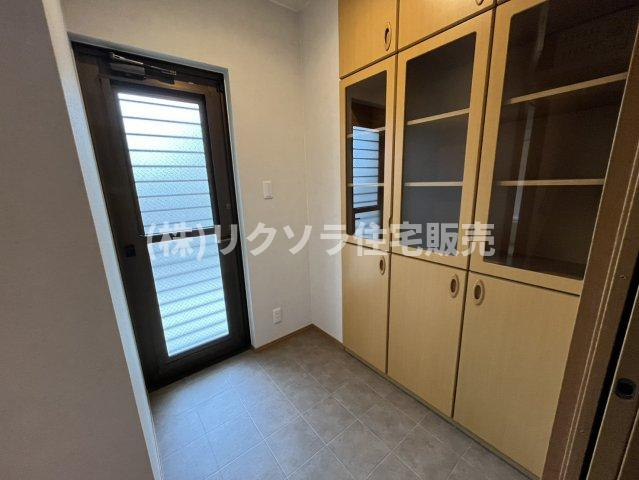 成田町　中古一戸建ての収納|ランドリールーム横スペース　収納付き
■物件内覧・資金計画相談・住宅ローン相談、リフォーム相談、お問合せ受付中■
※当日・翌日のご内覧、ご相談はお電話でのお問合せがスムーズです！