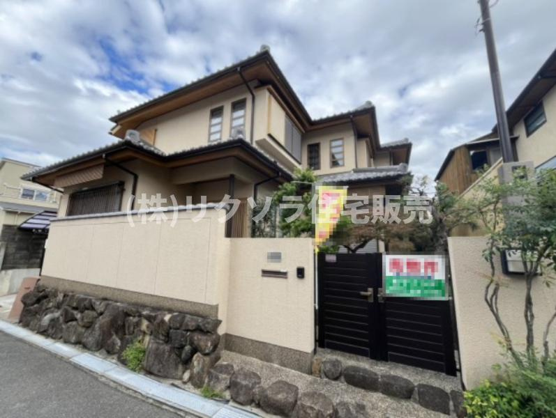 成田町　中古一戸建ての外観|新しい生活にいかがでしょうか？外観はお住まいの顔になります。こだわりたいポイントですね。外壁塗装や屋根塗装のご相談も承っております。
■現地内覧・資金計画相談・住宅ローン相談もお問合せ受付中■
