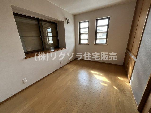 成田町　中古一戸建ての子供部屋|洋室5.6帖
■物件内覧・資金計画相談・住宅ローン相談、リフォーム相談、お問合せ受付中■
※当日・翌日のご内覧、ご相談はお電話でのお問合せがスムーズです！