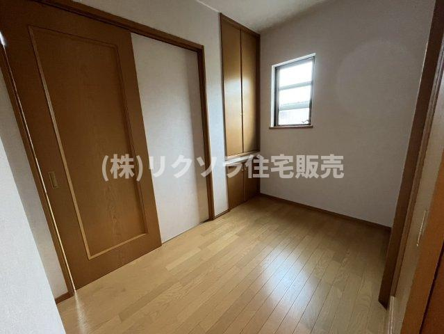 成田町　中古一戸建ての内装|納戸3.0帖
■物件内覧・資金計画相談・住宅ローン相談、リフォーム相談、お問合せ受付中■
※当日・翌日のご内覧、ご相談はお電話でのお問合せがスムーズです！