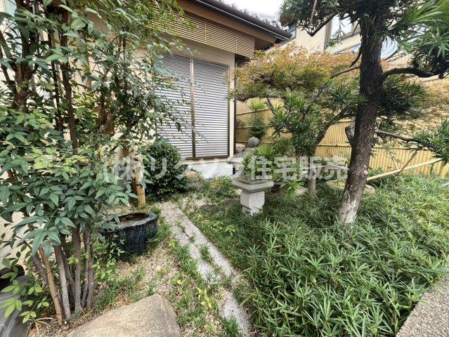 成田町　中古一戸建ての庭|前庭
■物件内覧・資金計画相談・住宅ローン相談、リフォーム相談、お問合せ受付中■
※当日・翌日のご内覧、ご相談はお電話でのお問合せがスムーズです！