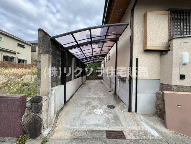 成田町　中古一戸建ての駐車場|2台駐車可能
■物件内覧・資金計画相談・住宅ローン相談、リフォーム相談、お問合せ受付中■
※当日・翌日のご内覧、ご相談はお電話でのお問合せがスムーズです！