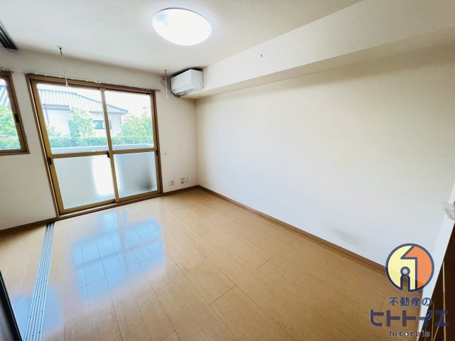 アークヴィラの居間・リビング|※反転タイプのお部屋です