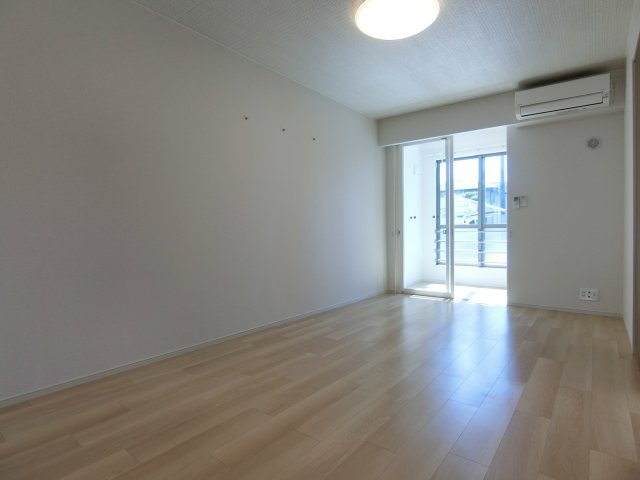 アヴニールⅡの居間・リビング