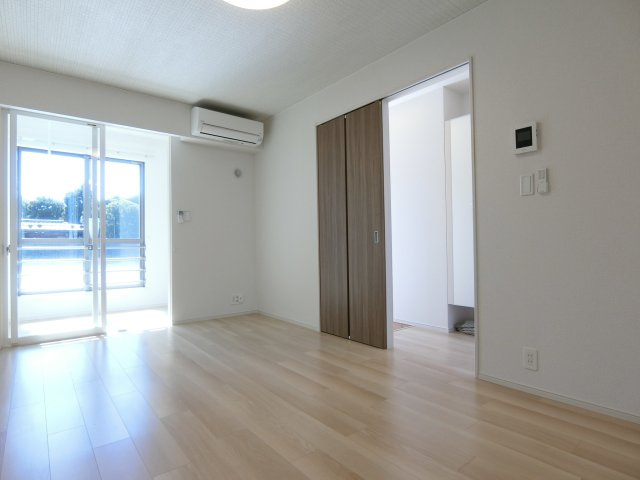 アヴニールⅡの居間・リビング