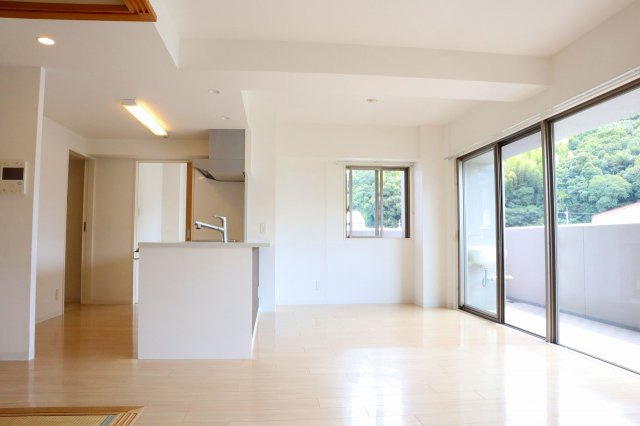 アルファスマート阿南駅西の居間・リビング