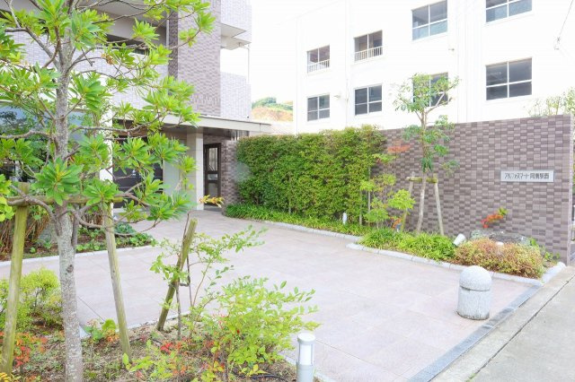 アルファスマート阿南駅西のエントランス